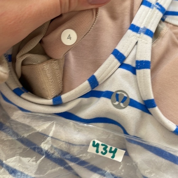 Lululemon tank - Picture 3 of 4